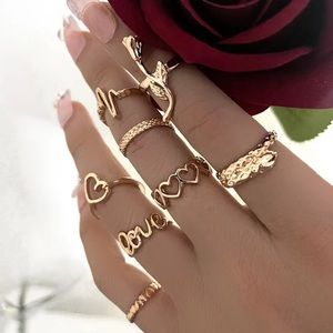 BRAND NEW 🌹 rose heart love textured gold ring set